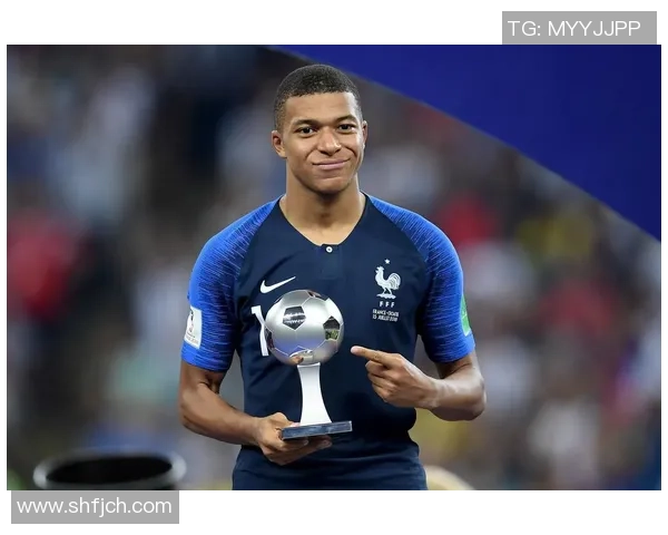 全球足坛风云人物：揭示足球1号球星的传奇之路与未来展望