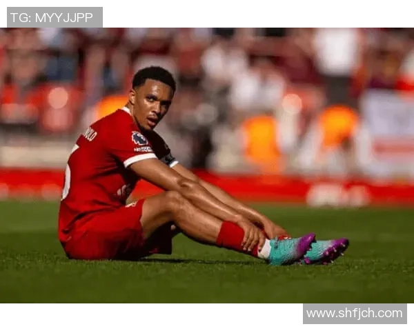 帅气足球后卫球星在赛场上的英勇表现与迷人风采展现 帅气足球后卫球星在赛场上的英勇表现与迷人风采展现